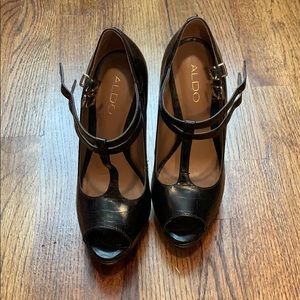 Peep toe heels black size 7